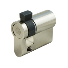 Регулируемы флажок цилиндрового механизма